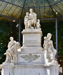 Piazza Demidoff demidoff-sculpture.JPG