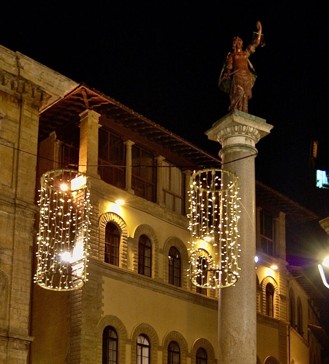 christmas-lights-piazza-santa-trinita.JPG.JPG