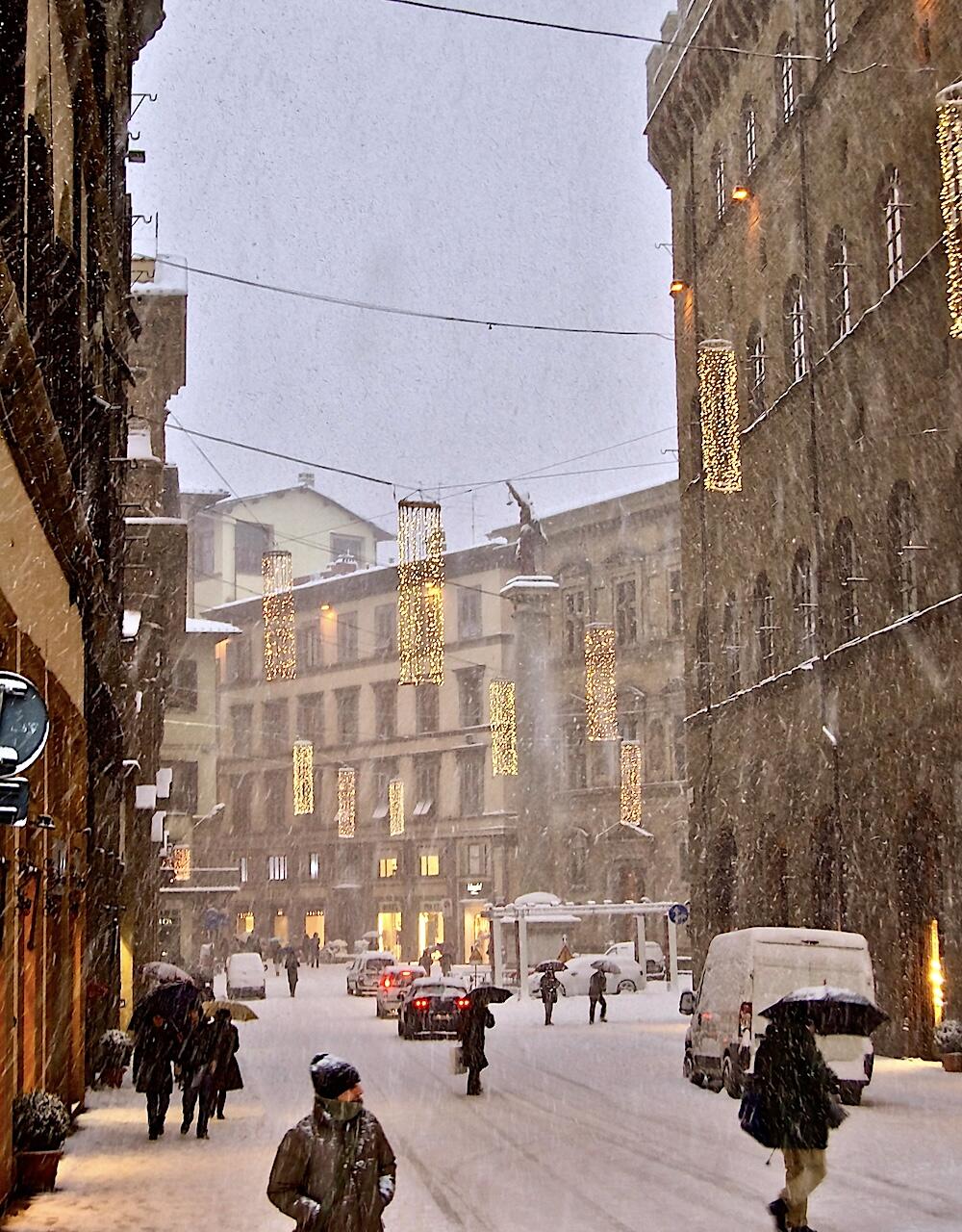 christmas-lights-snow-piazza-santa-trinita.jpeg