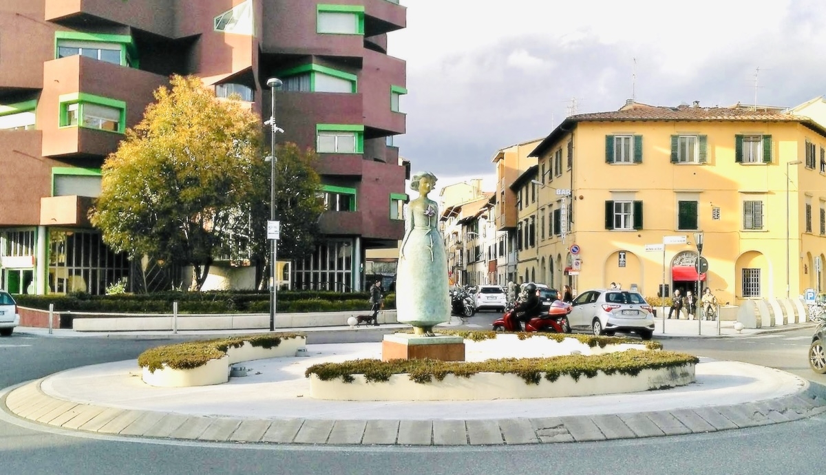 Piazza San Jacopino piazza-san-jacopino-statue.jpeg