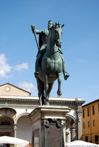 santissima-annuziata-equestrian-statue.JPG